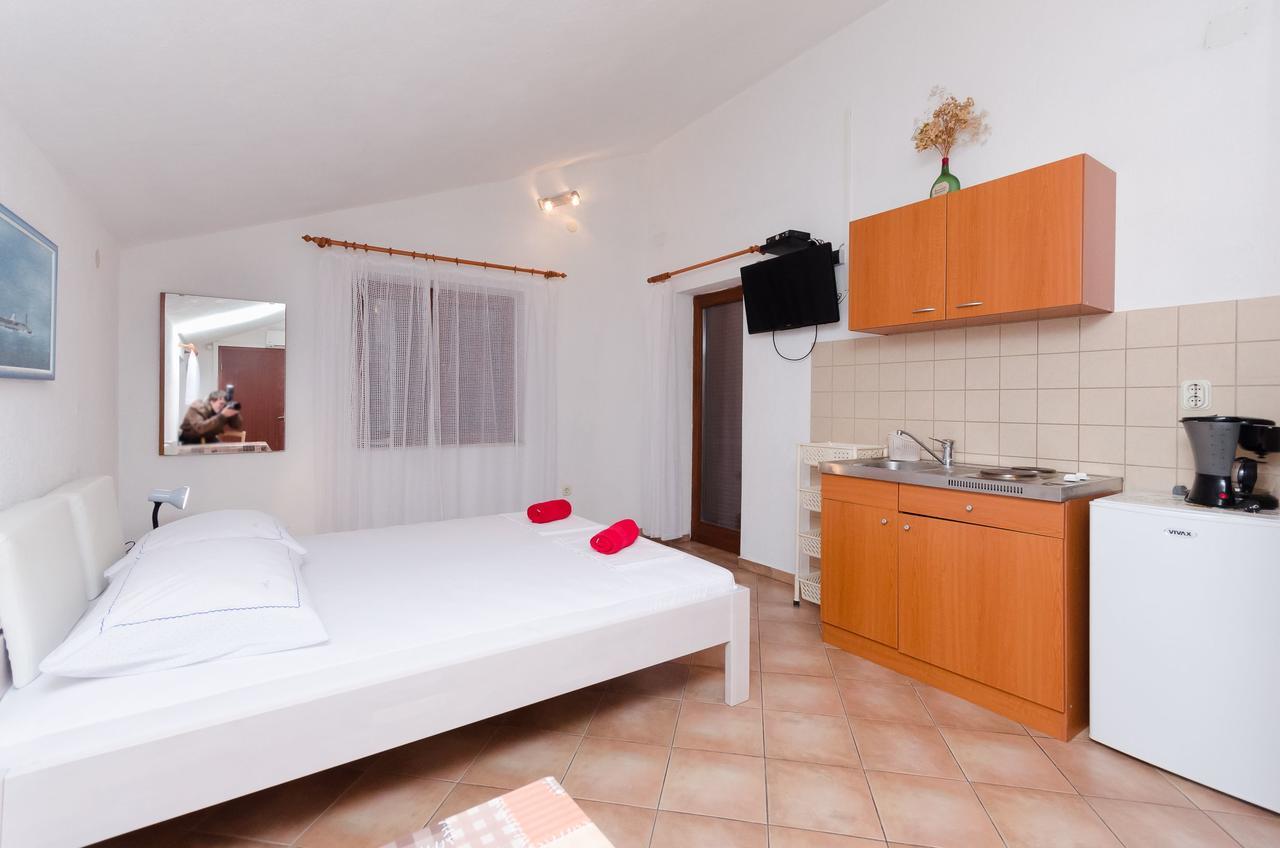 Apartments Sanja Sibinj Krmpotski Zewnętrze zdjęcie