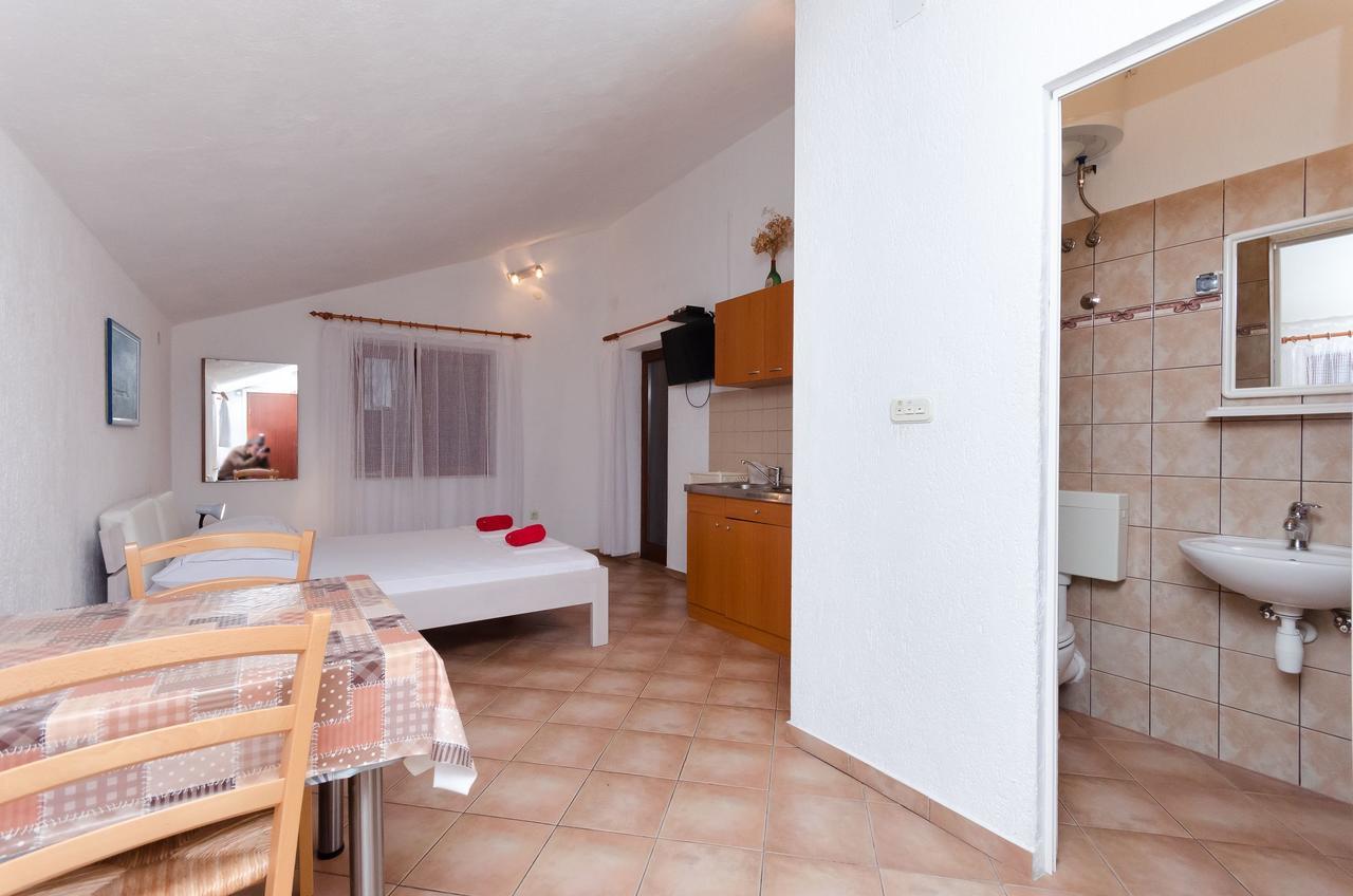 Apartments Sanja Sibinj Krmpotski Zewnętrze zdjęcie