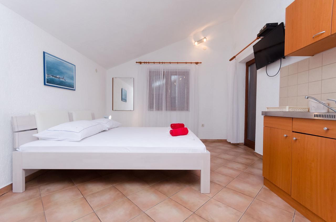 Apartments Sanja Sibinj Krmpotski Zewnętrze zdjęcie