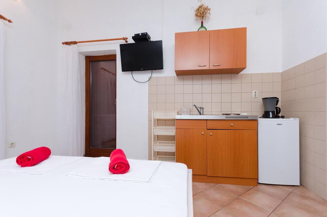 Apartments Sanja Sibinj Krmpotski Zewnętrze zdjęcie
