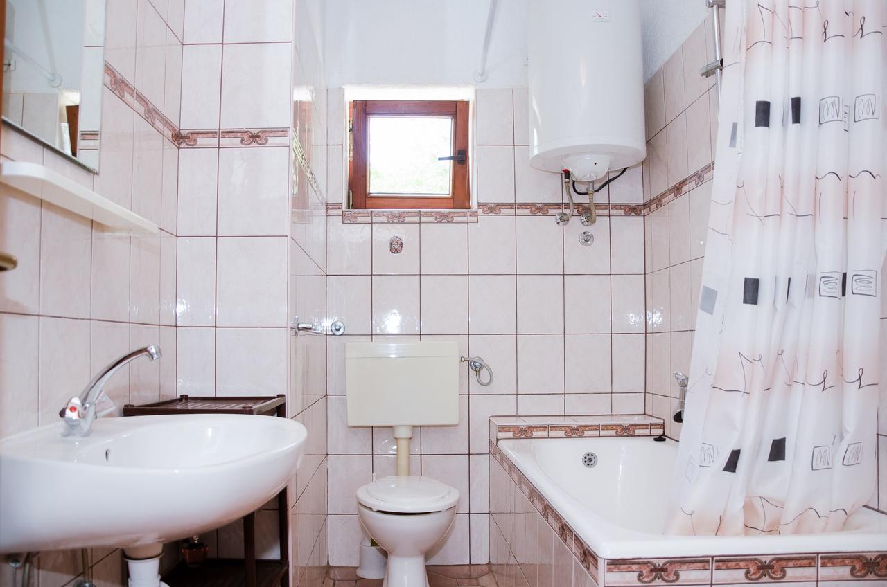 Apartments Sanja Sibinj Krmpotski Zewnętrze zdjęcie