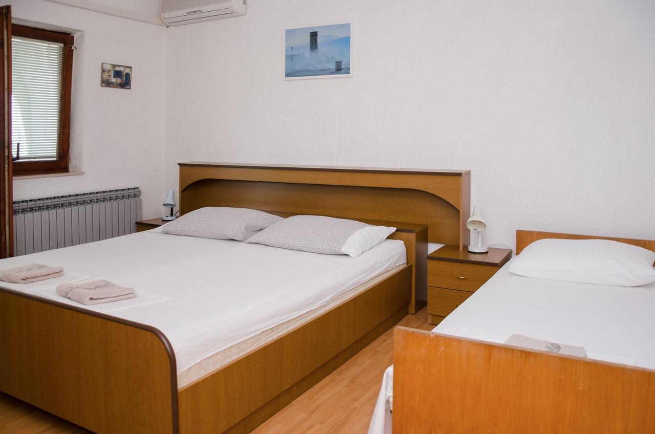 Apartments Sanja Sibinj Krmpotski Zewnętrze zdjęcie